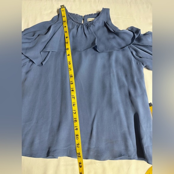 ALICE & OLIVIA Blue Idalla Silk Ruffled cold shoulder Blouse size M - Picture 15 of 15